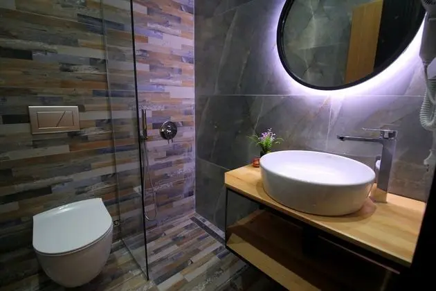 Üç Kişilik Oda, Deniz Manzaralı