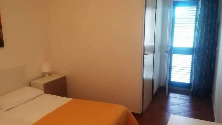 Economy Büyük Yataklı Tek Kişilik Oda, Bahçe Manzaralı
