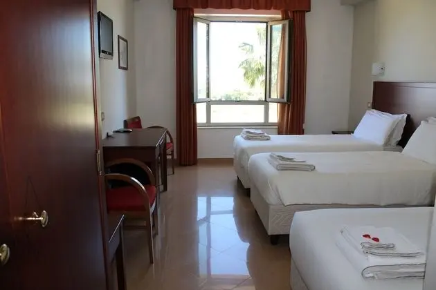 Üç Kişilik Oda
