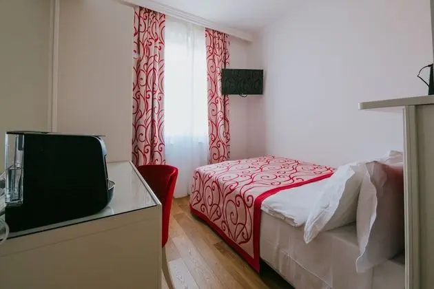 Comfort Tek Büyük Yataklı Oda