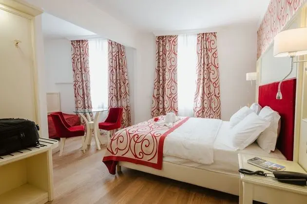Deluxe Üç Kişilik Oda