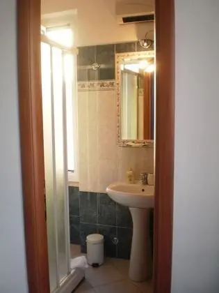 Üç Kişilik Oda