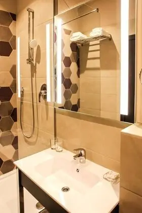 Basic Tek Büyük Yataklı Oda