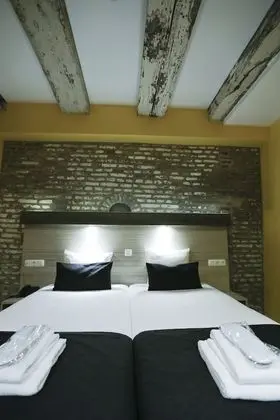 Oda (Basement Room, 2 Twin Beds)