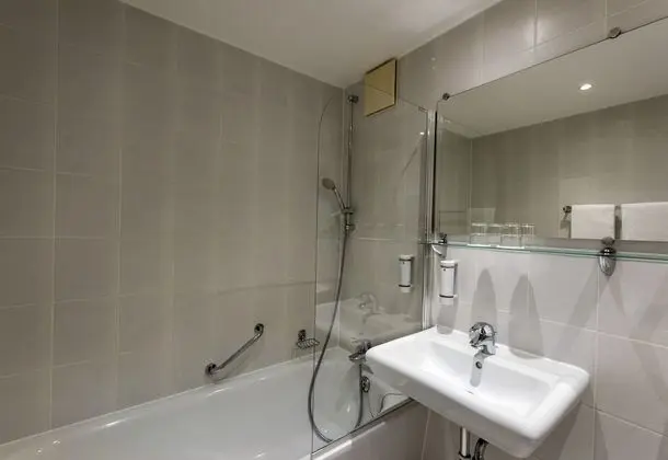 Standard Tek Büyük Yataklı Oda