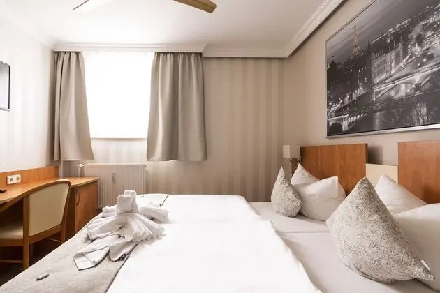 Basic Üç Kişilik Oda