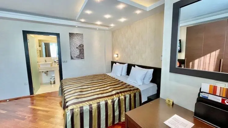 Standard Tek Büyük Yataklı Oda