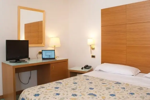 Büyük Yataklı Tek Kişilik Oda