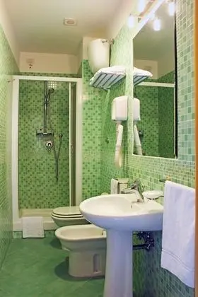 Büyük Yataklı Tek Kişilik Oda