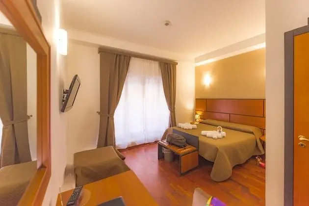 Basic Tek Büyük veya İki Ayrı Yataklı Oda