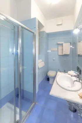 Basic Tek Büyük veya İki Ayrı Yataklı Oda