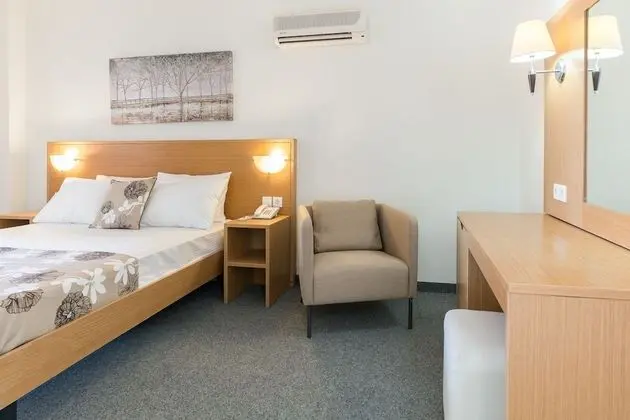 Panoramic Suite with open-air Jacuzzi