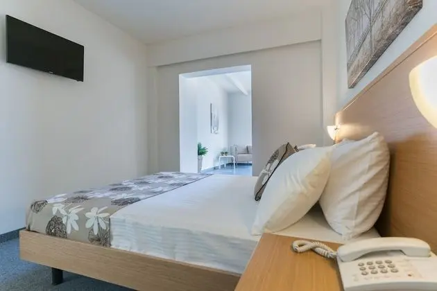 Panoramic Suite with open-air Jacuzzi
