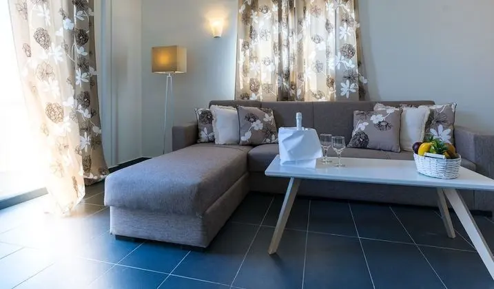 Panoramic Suite with open-air Jacuzzi