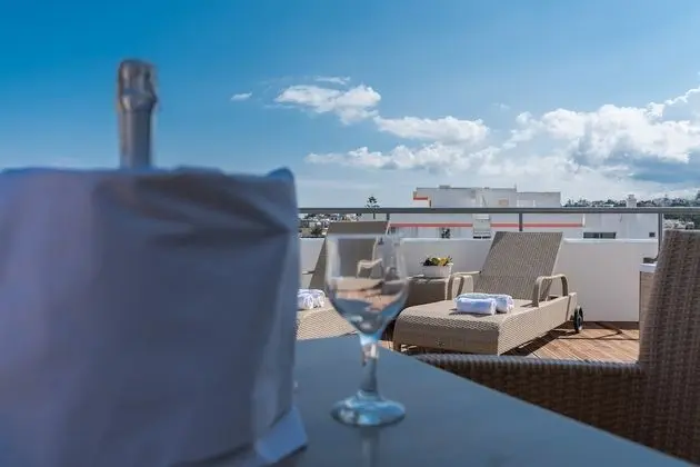 Panoramic Suite with open-air Jacuzzi