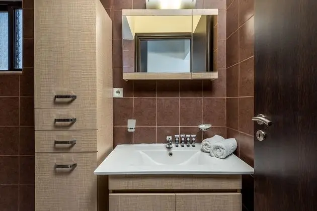 Panoramic Suite with open-air Jacuzzi