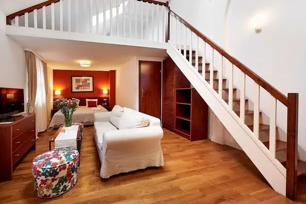 Superior Apart Daire, Asma Kat