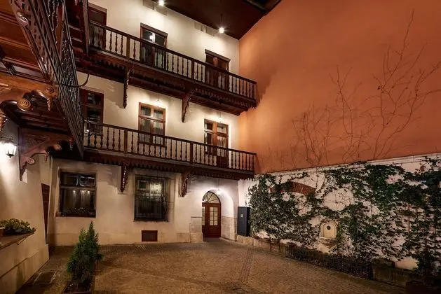 Superior Apart Daire, Asma Kat