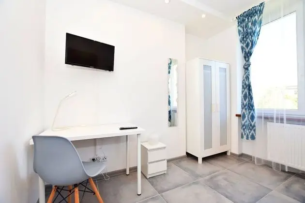 Tek Büyük veya İki Ayrı Yataklı Oda, Ortak Banyo (KuP1)