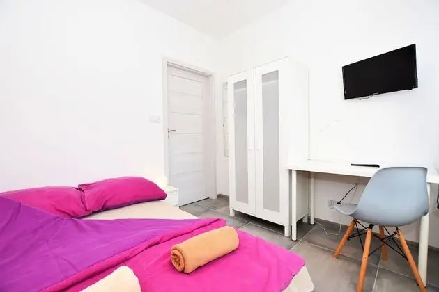 Tek Büyük Yataklı Oda, Ortak Banyo (KuP2)