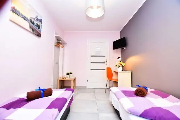 Tek Büyük veya İki Ayrı Yataklı Oda, Ortak Banyo (LaP1)