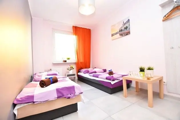 Tek Büyük veya İki Ayrı Yataklı Oda, Ortak Banyo (LaP1)