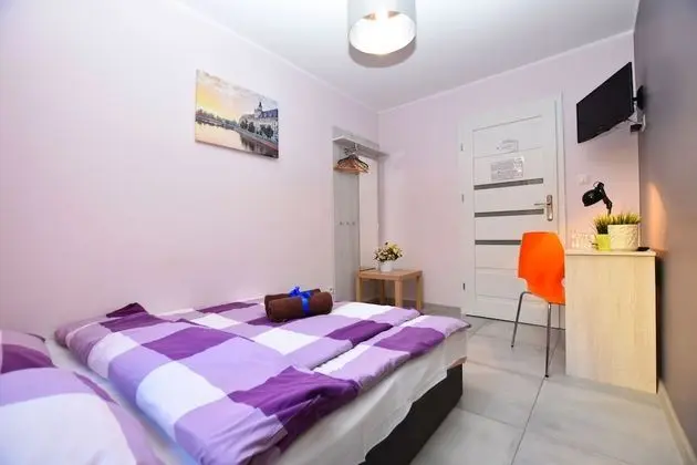 Tek Büyük veya İki Ayrı Yataklı Oda, Ortak Banyo (LaP1)