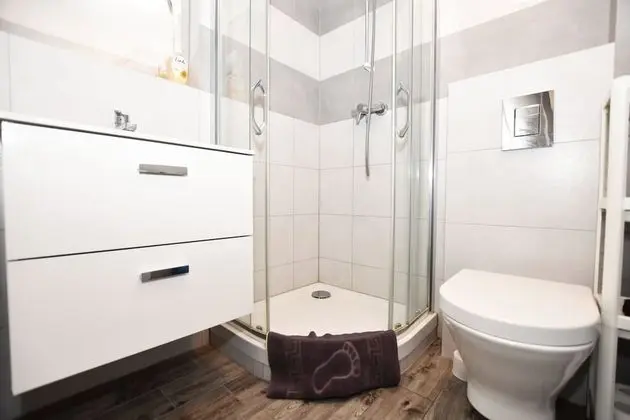 Tek Büyük Yataklı Oda, Ortak Banyo (LaP2)