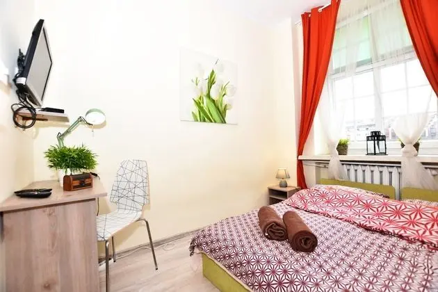 Tek Büyük veya İki Ayrı Yataklı Oda, Ortak Banyo (RyP3)