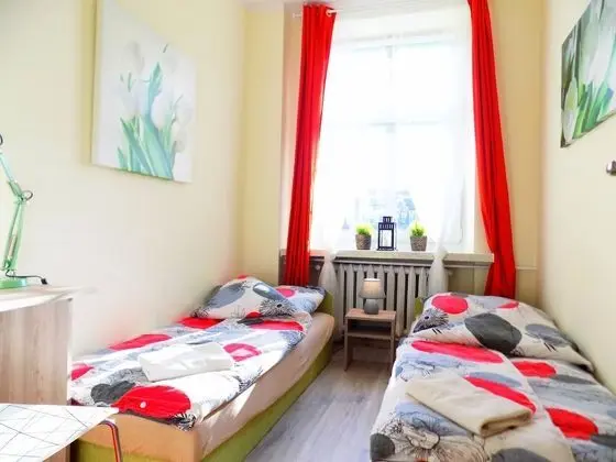 Tek Büyük veya İki Ayrı Yataklı Oda, Ortak Banyo (RyP3)