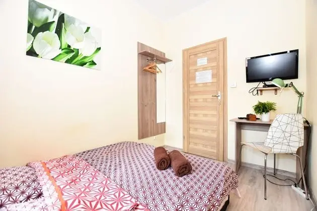 Tek Büyük veya İki Ayrı Yataklı Oda, Ortak Banyo (RyP3)