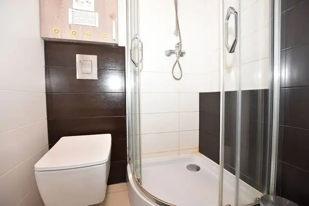 Tek Büyük Yataklı Oda, Ortak Banyo (RyP4)