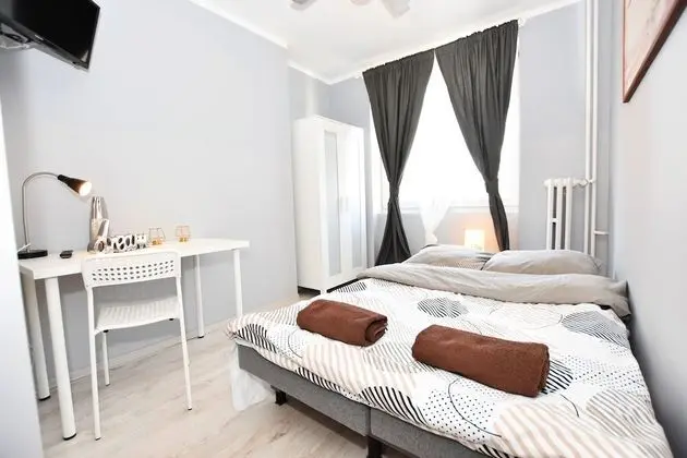 Tek Büyük Yataklı Oda, Ortak Banyo (SwP2)