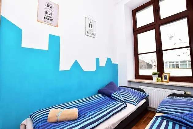 Tek Büyük veya İki Ayrı Yataklı Oda, Ortak Banyo