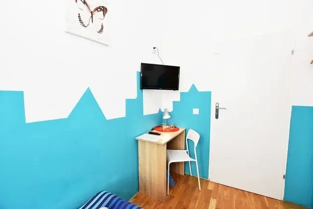 Tek Büyük veya İki Ayrı Yataklı Oda, Ortak Banyo
