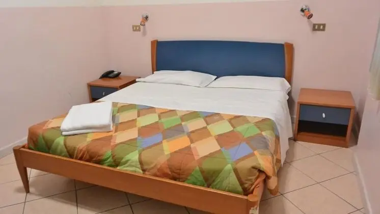 Tek Büyük Yataklı Oda, Ortak Banyo