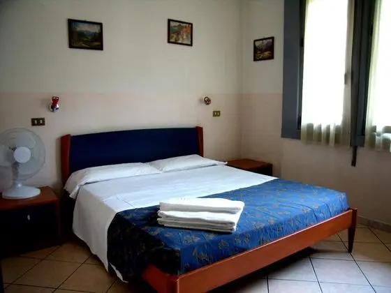 Tek Büyük Yataklı Oda, Ortak Banyo