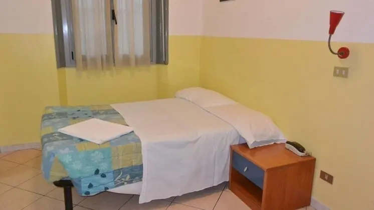 Tek Büyük Yataklı Oda, Ortak Banyo