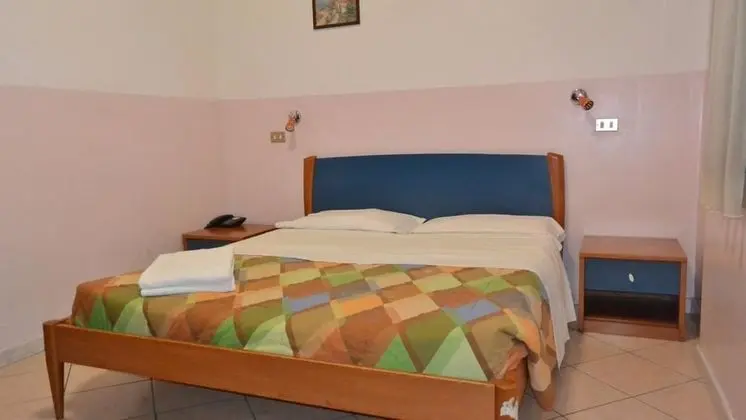 Tek Büyük Yataklı Oda, Ortak Banyo