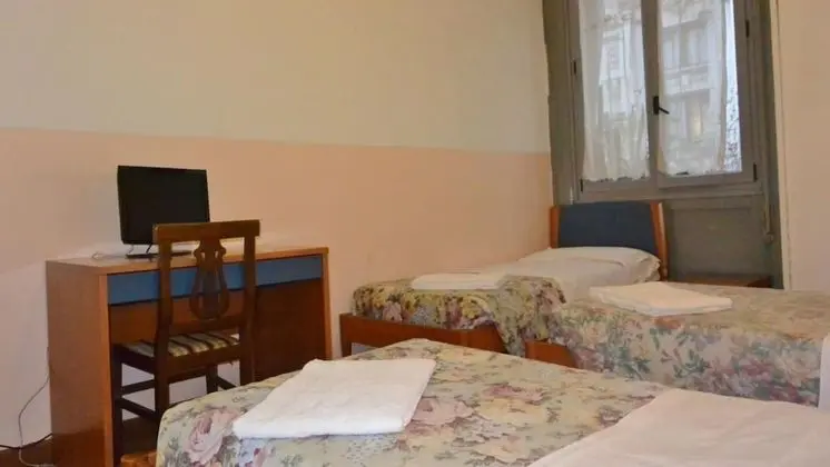 Üç Kişilik Oda