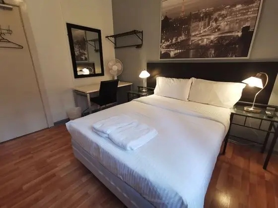 Oda, 1 Çift Kişilik Yatak, Ortak Banyo