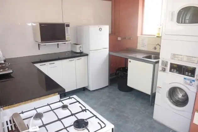 Oda, 1 Çift Kişilik Yatak, Ortak Banyo