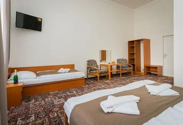 Üç Kişilik Oda
