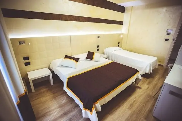 Üç Kişilik Oda