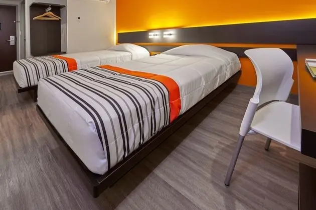 Oda, 2 Tek Kişilik Yatak, Sigara İçilebilir