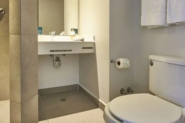 Oda, 1 Büyük (Queen) Boy Yatak