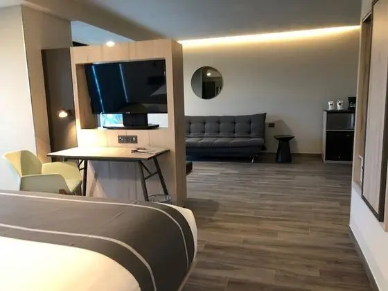 Süit, 1 En Büyük (King) Boy Yatak ve Çekyat