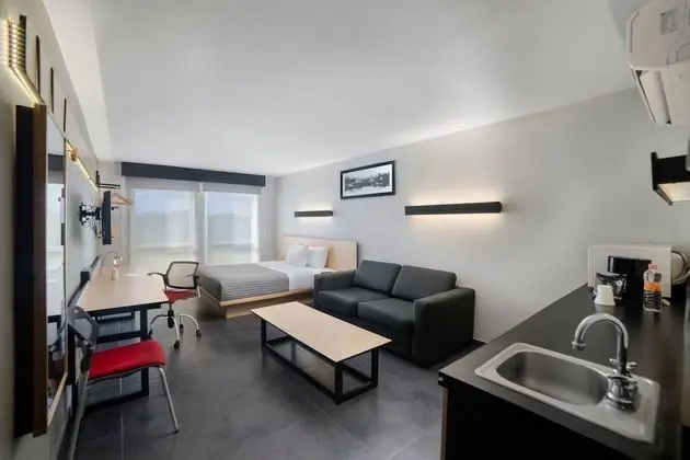 Oda, 1 Büyük (Queen) Boy Yatak ve Çekyat