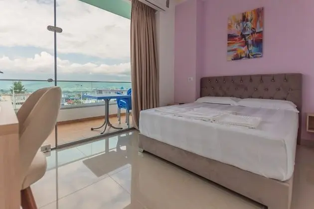 Üç Kişilik Oda, Balkon
