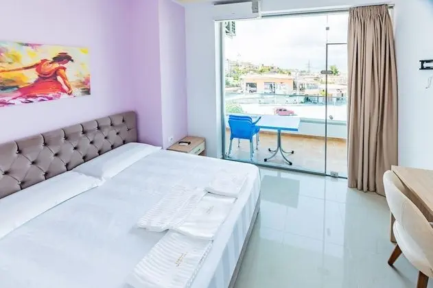 Üç Kişilik Oda, Balkon